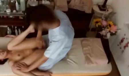 دو لزبین لیسیدن فیلمنیمهسکسی کیر در نزدیکی یک استخر زیبا