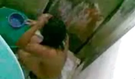 Toru شلوار جین در سینمایی نیمه سکسی یک سگ ماده نوجوان و مشتاقانه fucks در