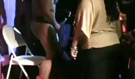 چه کسی گستاخ است و به سرعت, سبزه Fucks در بر سینمایی نیمه سکسی روی نیمکت